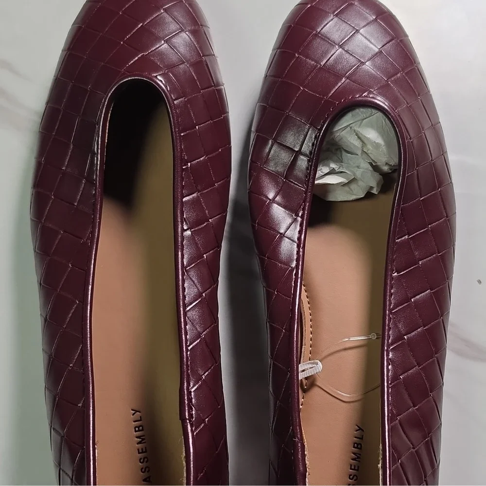 ASSEMBLY Women's Burgundy Synthetic Quilted Slip-On Ballet Flats Round Toe 6